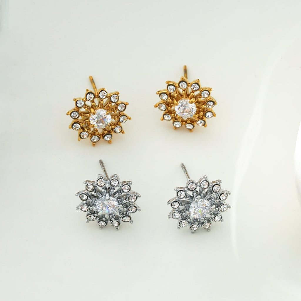 KERELA Gold: Shimmering Star Zirconia (CZ) Stud Earrings - MacroPanora
