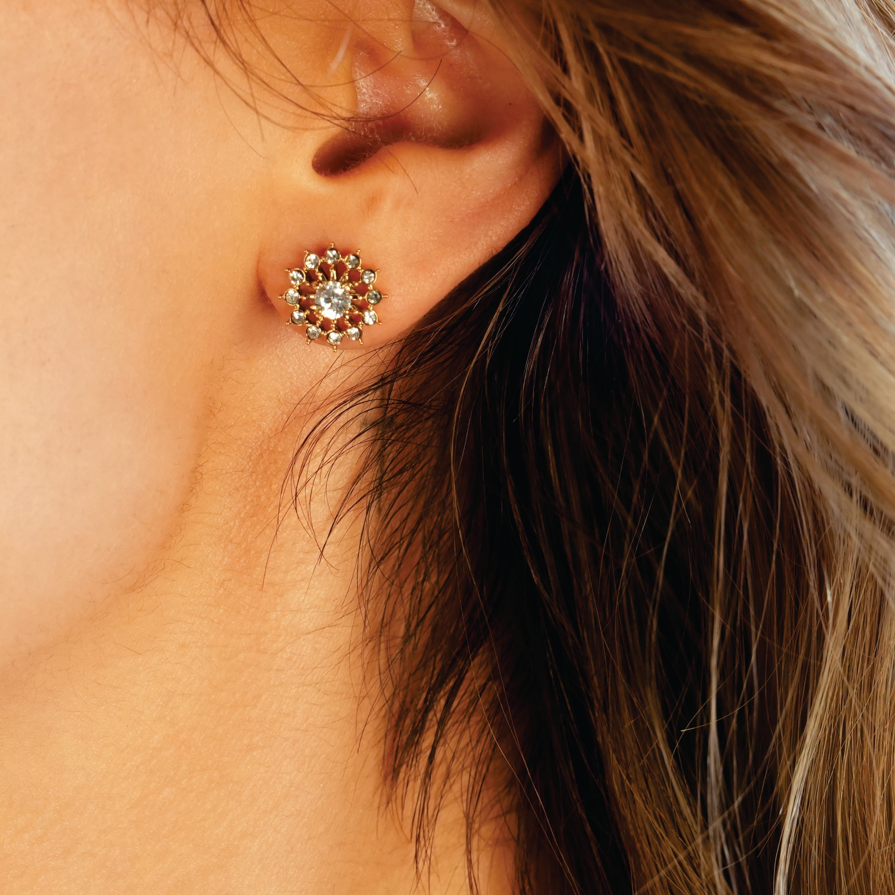 KERELA Gold: Shimmering Star Zirconia (CZ) Stud Earrings - MacroPanora
