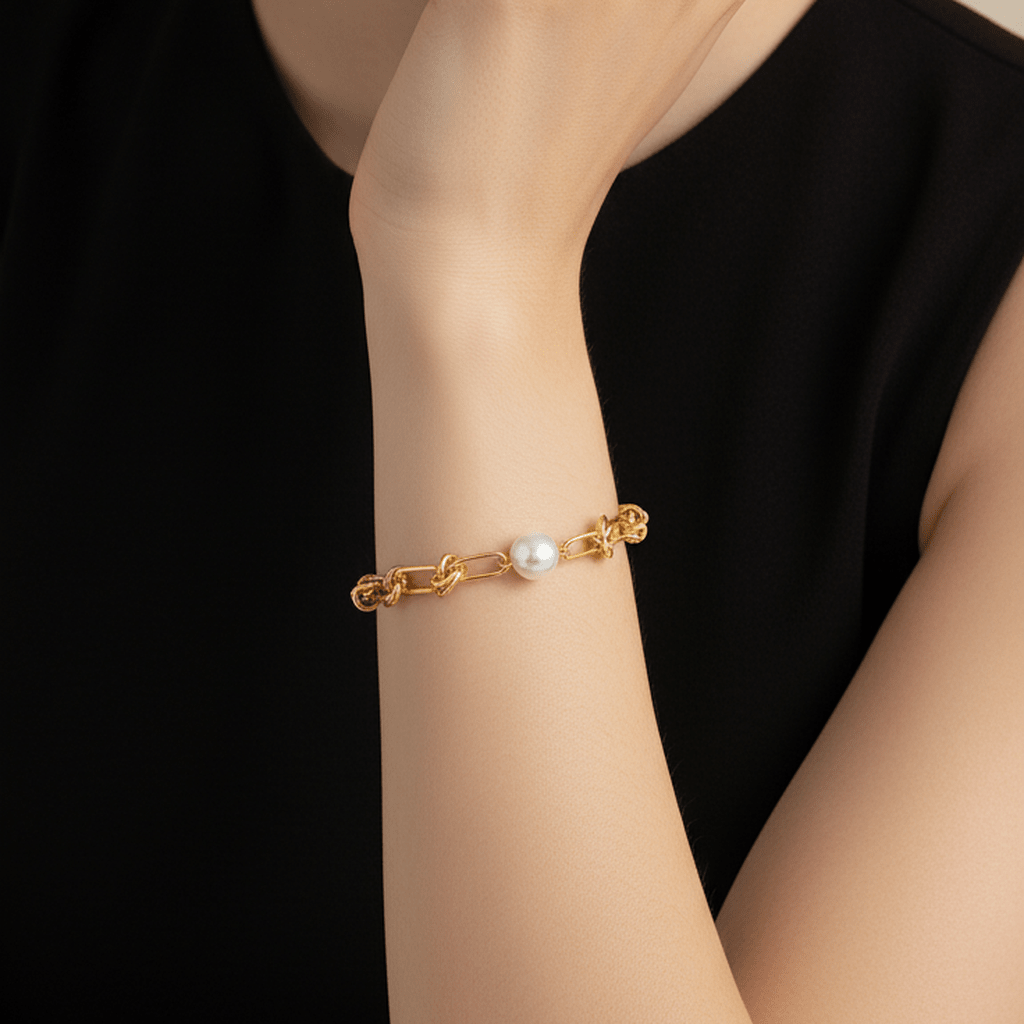 Knotty Pearl Charm Bracelet - MacroPanora