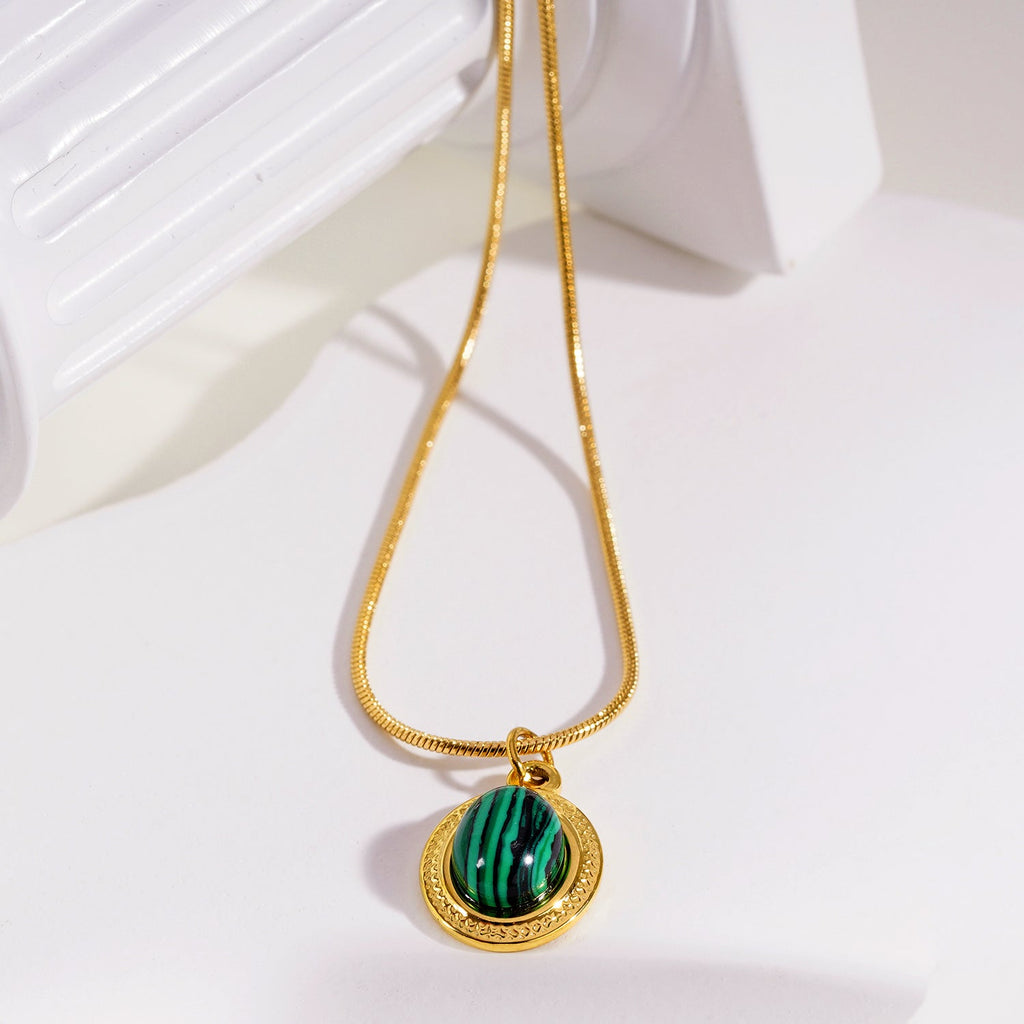 KRISTOS: Vintage Inspired Snake Skin Chain anchoring a Malachite Oval Pendant - MacroPanora