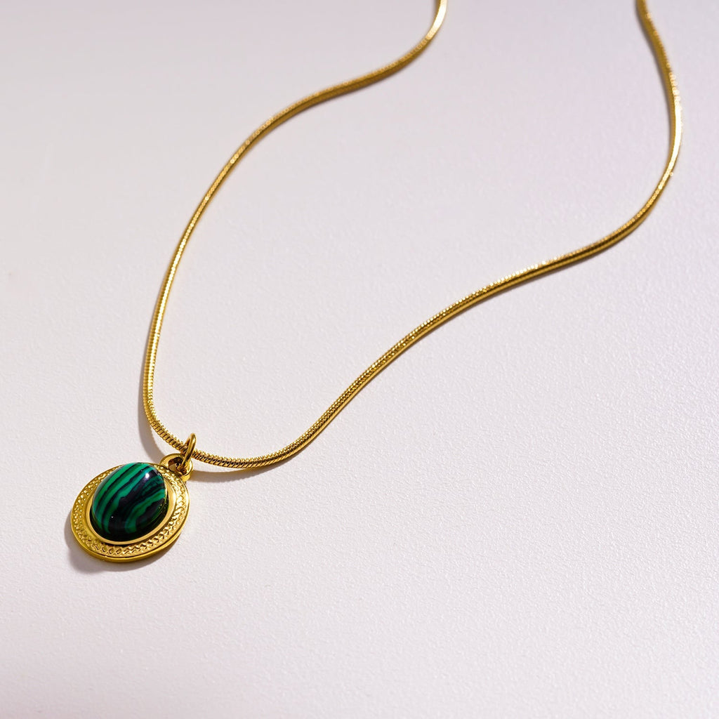 KRISTOS: Vintage Inspired Snake Skin Chain anchoring a Malachite Oval Pendant - MacroPanora