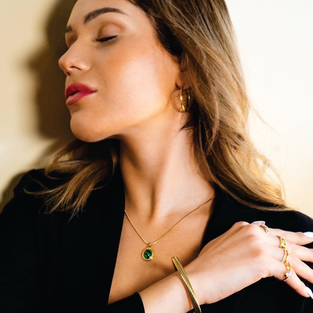 KRISTOS: Vintage Inspired Snake Skin Chain anchoring a Malachite Oval Pendant - MacroPanora