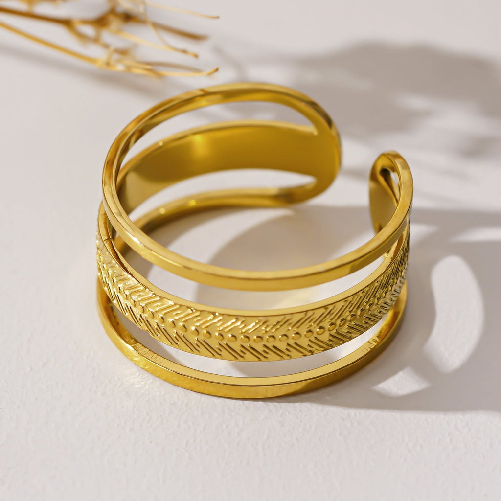 MATHEO: Triple Stacked Textured Gold Ring - MacroPanora