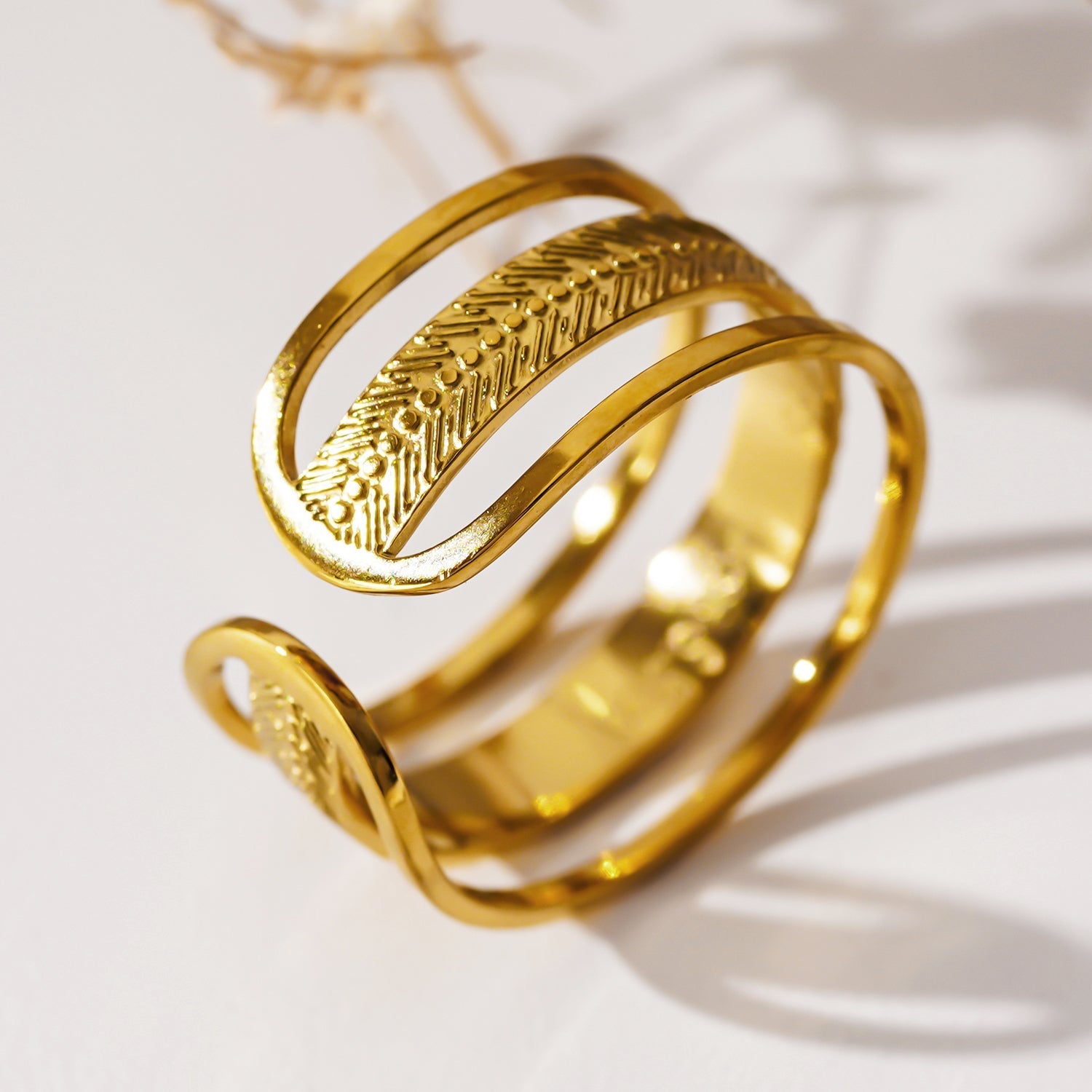 MATHEO: Triple Stacked Textured Gold Ring - MacroPanora