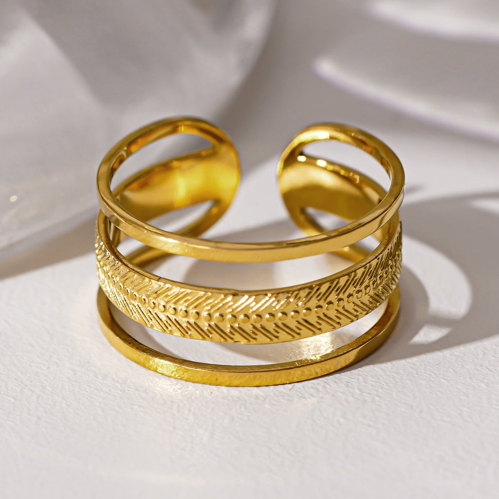 MATHEO: Triple Stacked Textured Gold Ring - MacroPanora