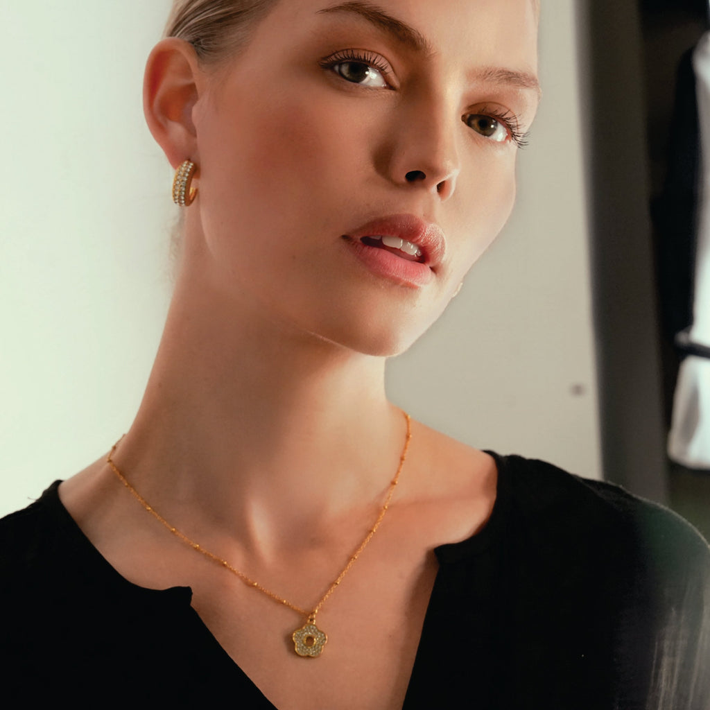 MELRINA Gold - Vintage Bloom: Beaded Chain Necklace with Pave Zirconia Flower Charm - MacroPanora