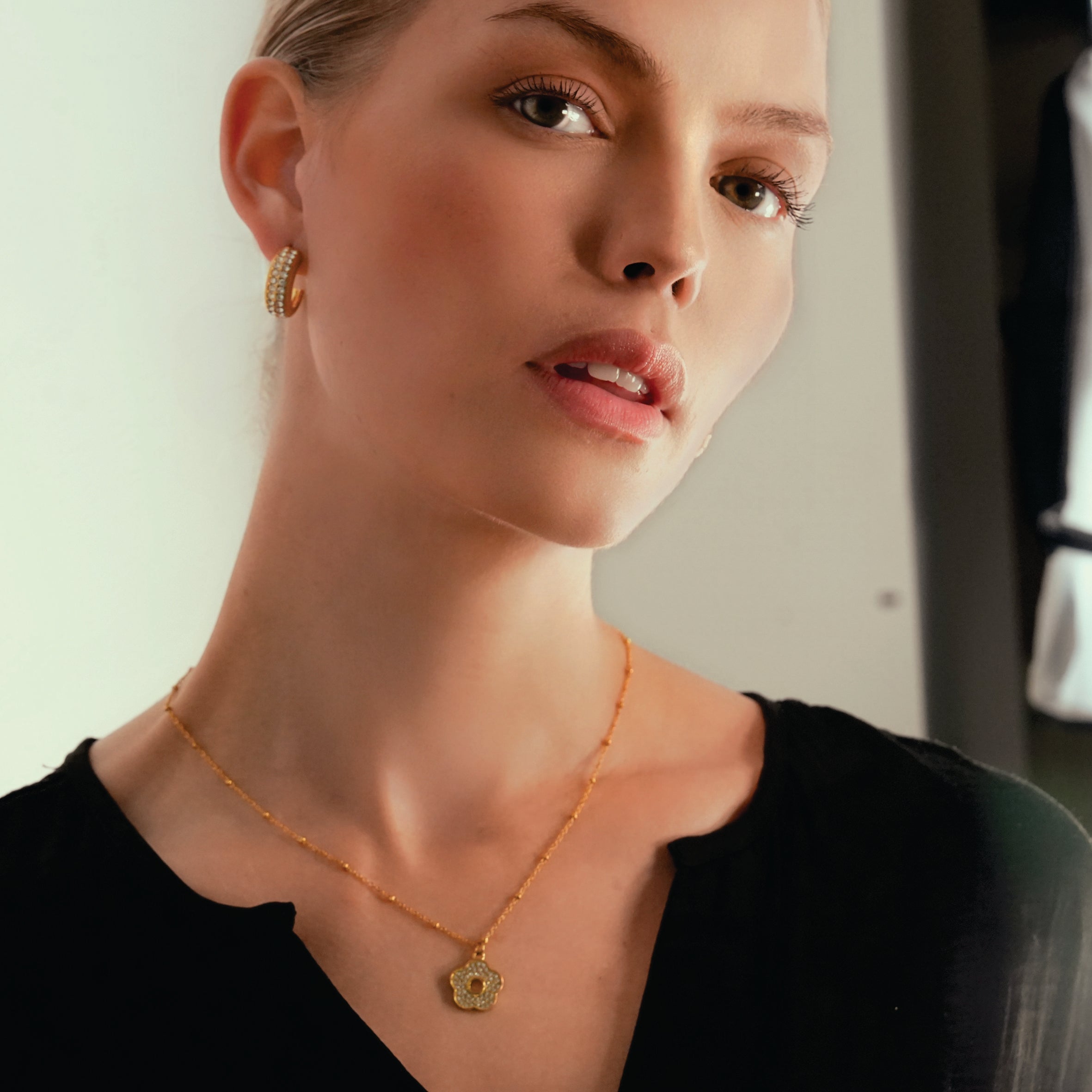 MELRINA Gold - Vintage Bloom: Beaded Chain Necklace with Pave Zirconia Flower Charm - MacroPanora