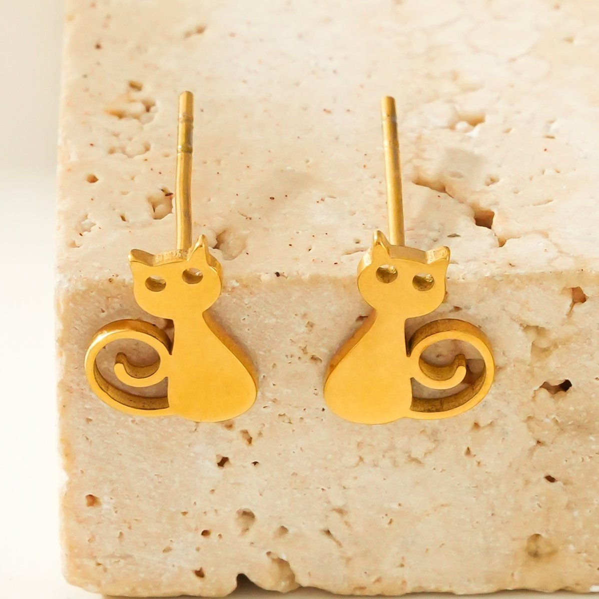MEOW: Cat Earrings - MacroPanora