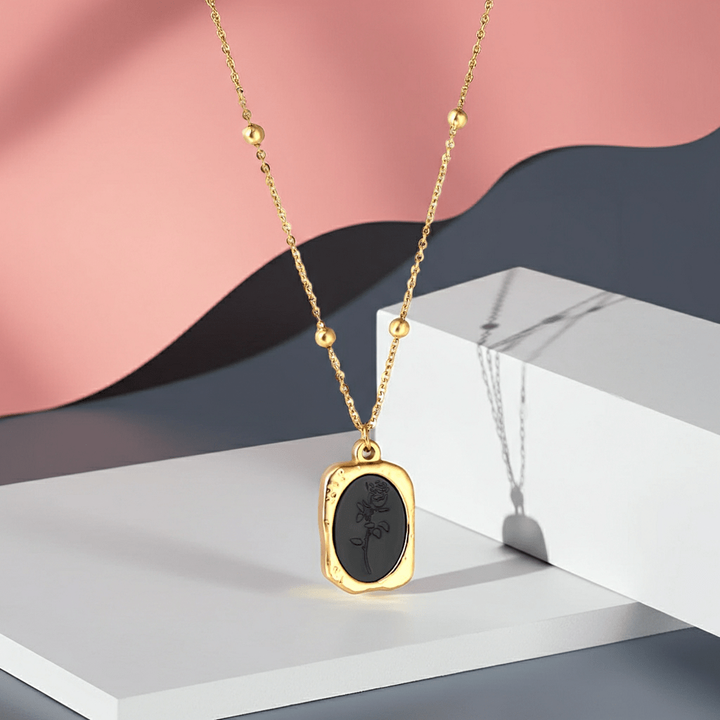 Noir Rose Pendant - MacroPanora