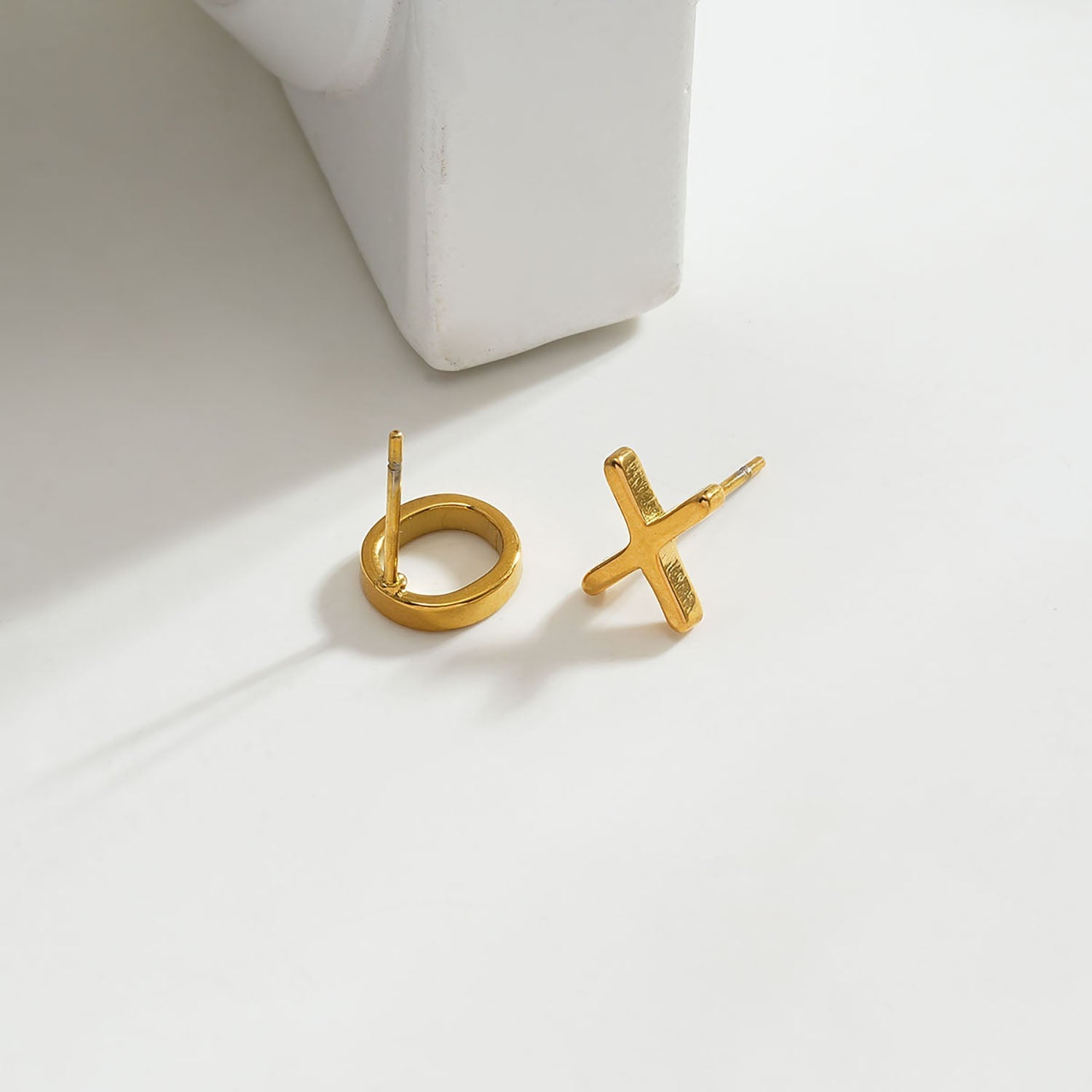 OX Gold: Hugs, Kisses & Sparkle Stud Earrings - MacroPanora