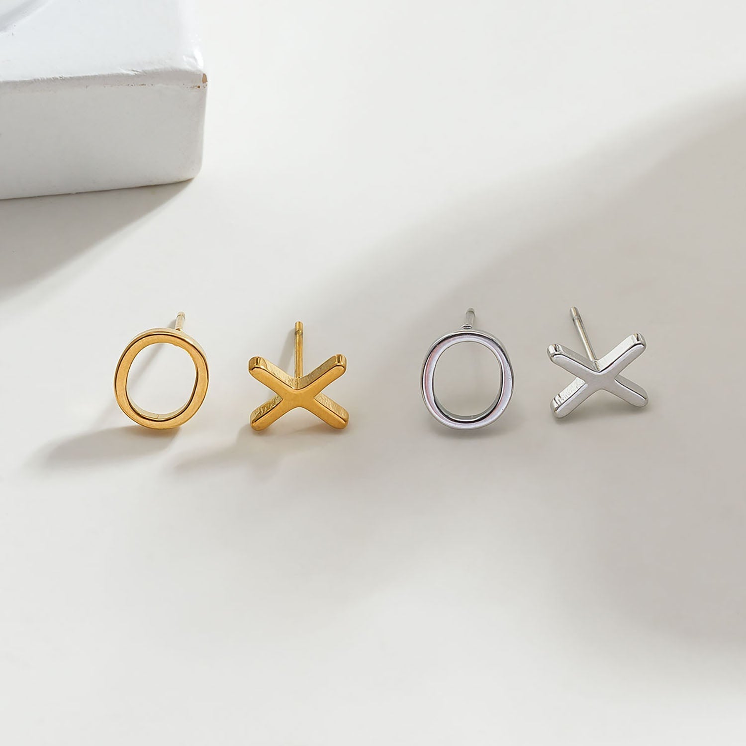 OX Gold: Hugs, Kisses & Sparkle Stud Earrings - MacroPanora