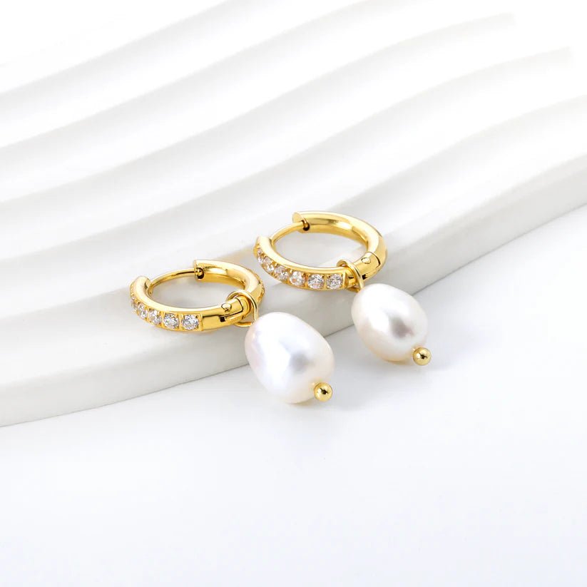 Pearl and Crystal Harmony Earrings Gold - Earrings | MacroPanora
