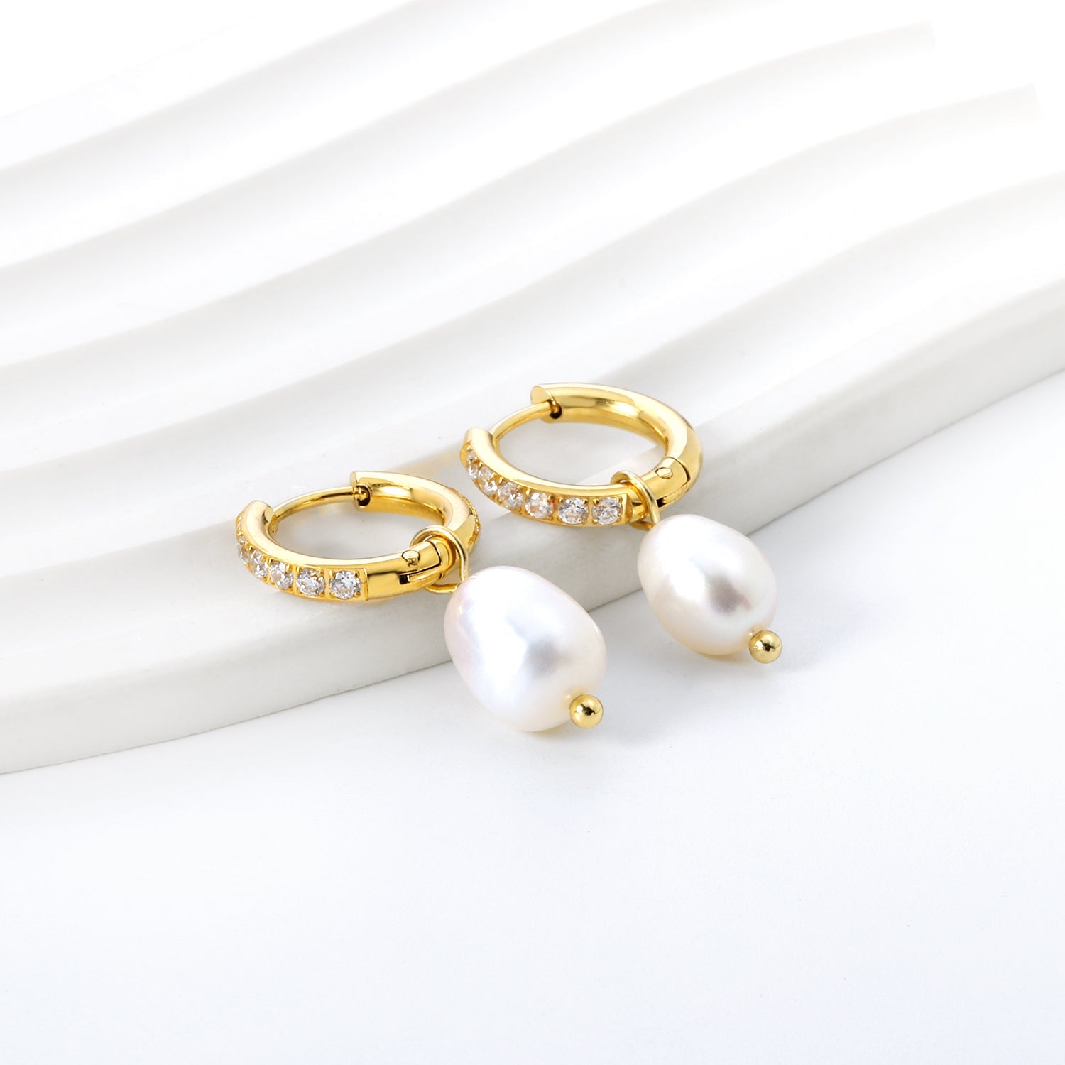 Pearl And Diamond Harmony Earrings - MacroPanora