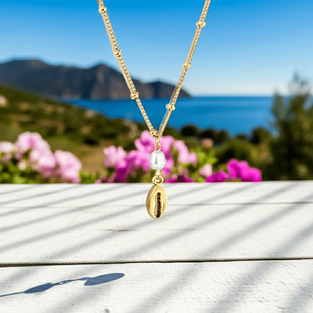 Pearl Claw Pendant - MacroPanora