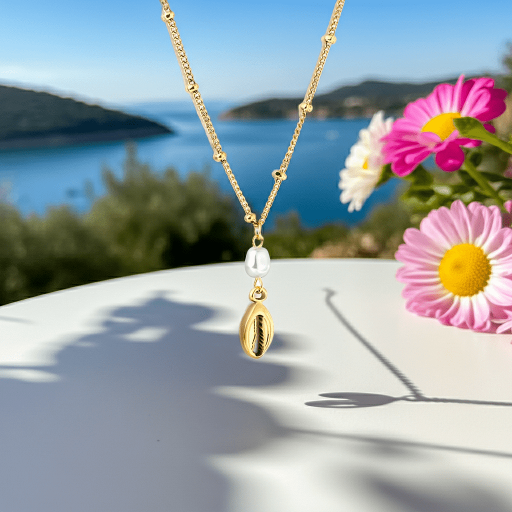 Pearl Claw Pendant - MacroPanora