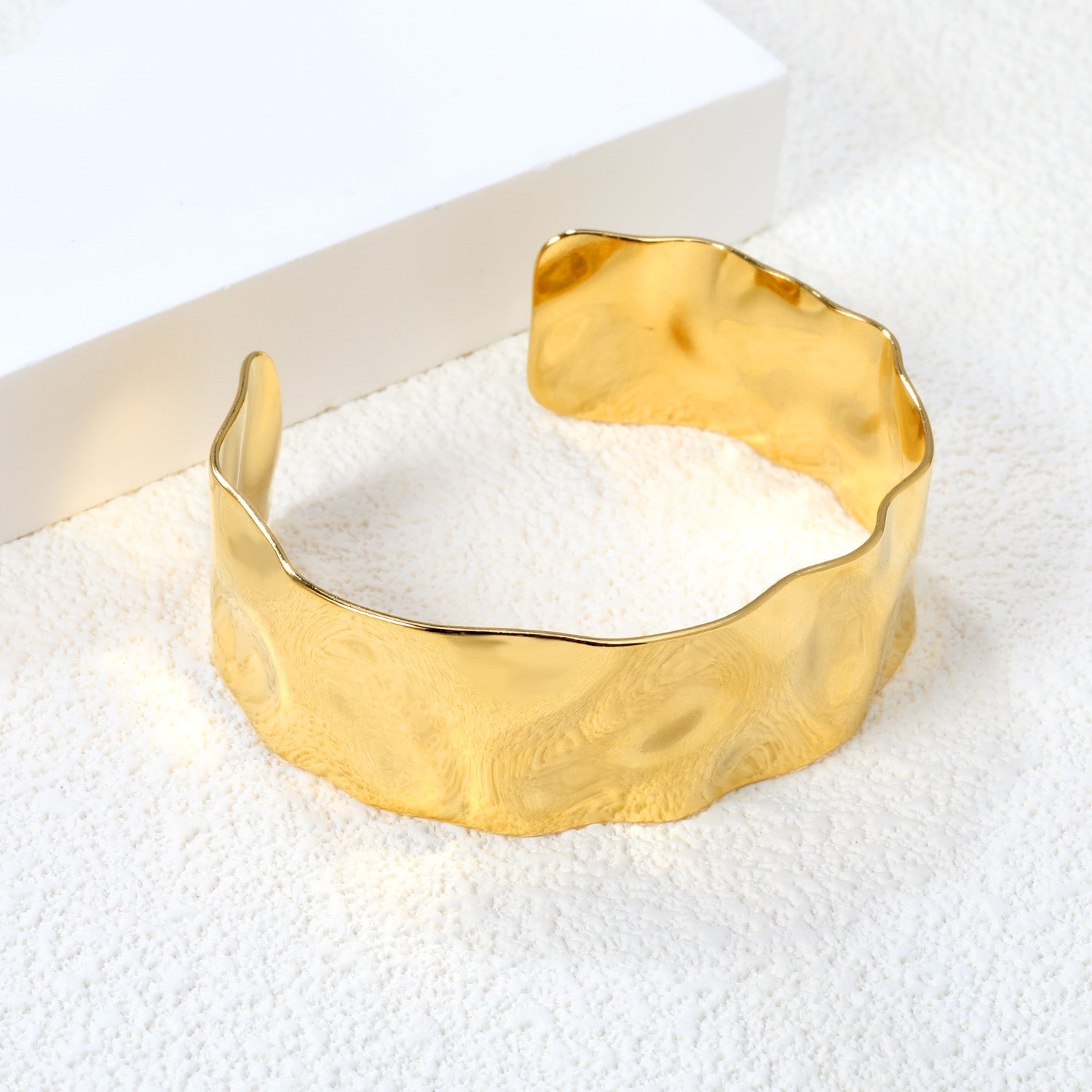 Radiant Harmony Open Bangle - MacroPanora