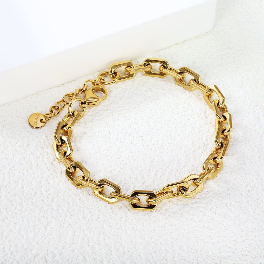 Radiant Round Tail Clasp Bracelet - MacroPanora