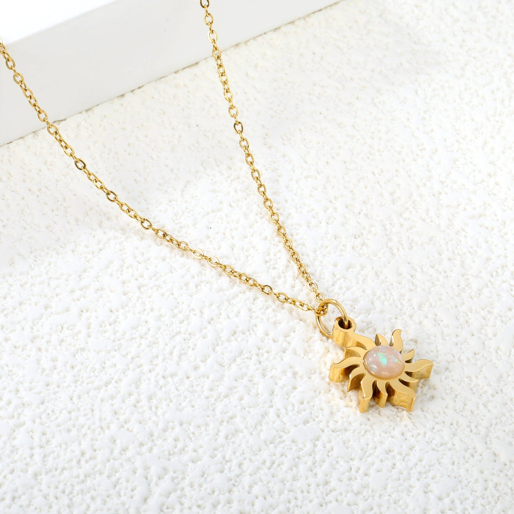 Radiant Sunstone Necklace - MacroPanora