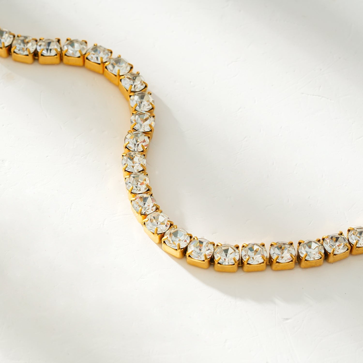 RITMO Gold: Classic Tennis Bracelet – Timeless Elegance for Every Occasion - MacroPanora