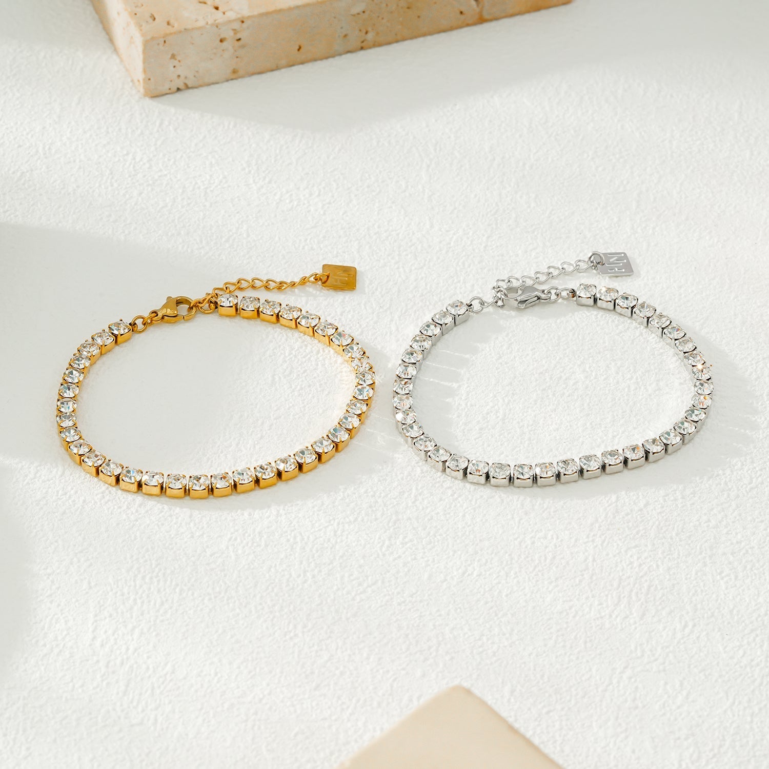 RITMO Gold: Classic Tennis Bracelet – Timeless Elegance for Every Occasion - MacroPanora