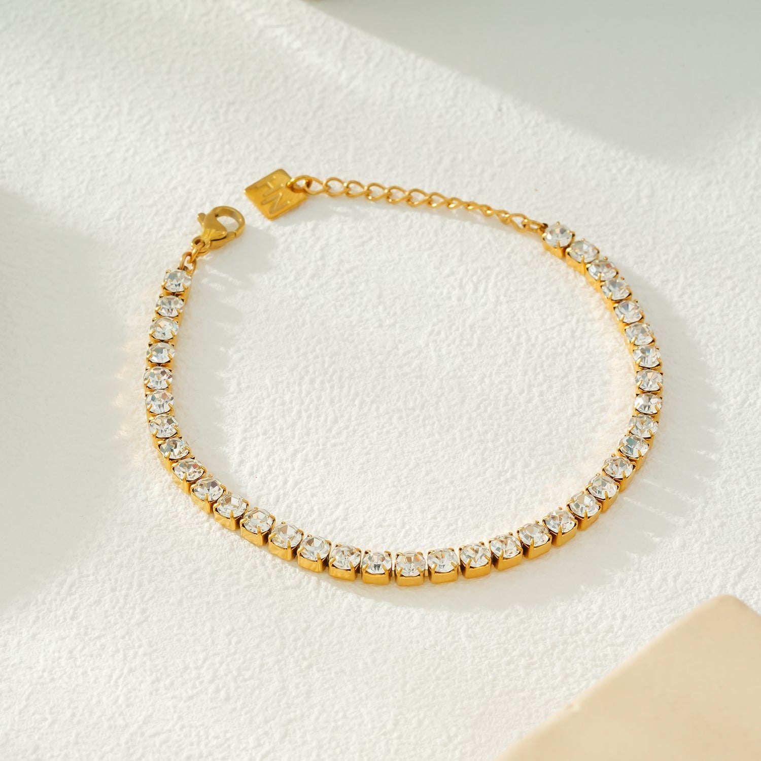 RITMO Gold: Classic Tennis Bracelet – Timeless Elegance for Every Occasion - MacroPanora