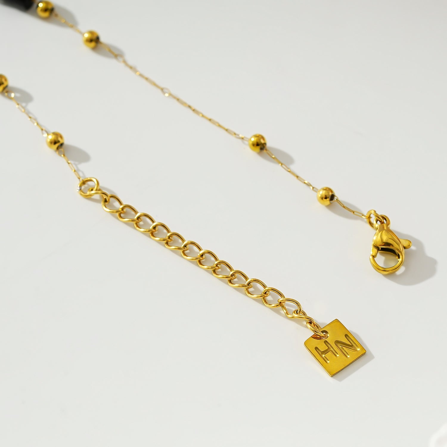 ROSARIO LG: Black Onyx and Gold Beaded Chain Anklet - MacroPanora