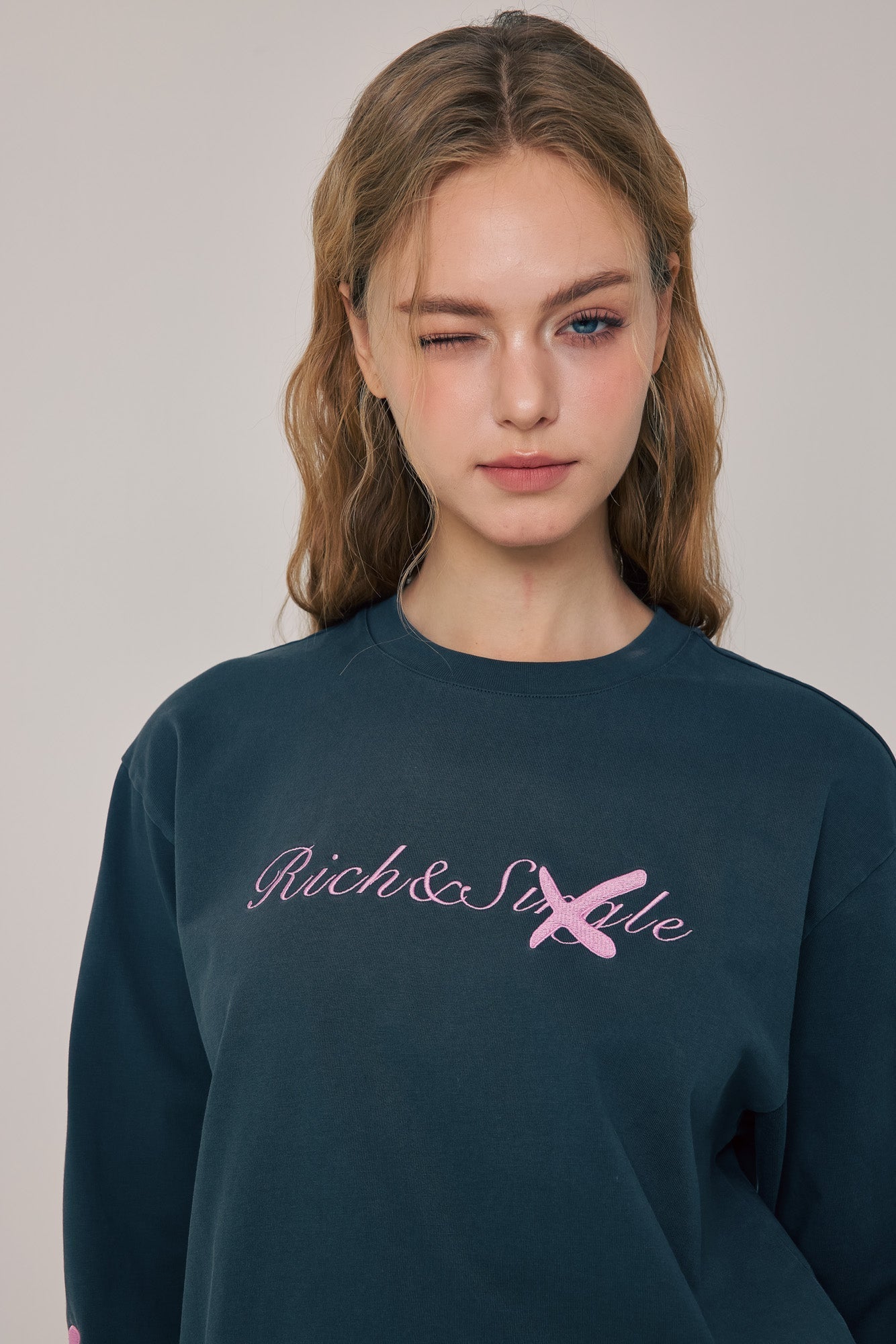 R&S Signature Chic Tee Black - MacroPanora