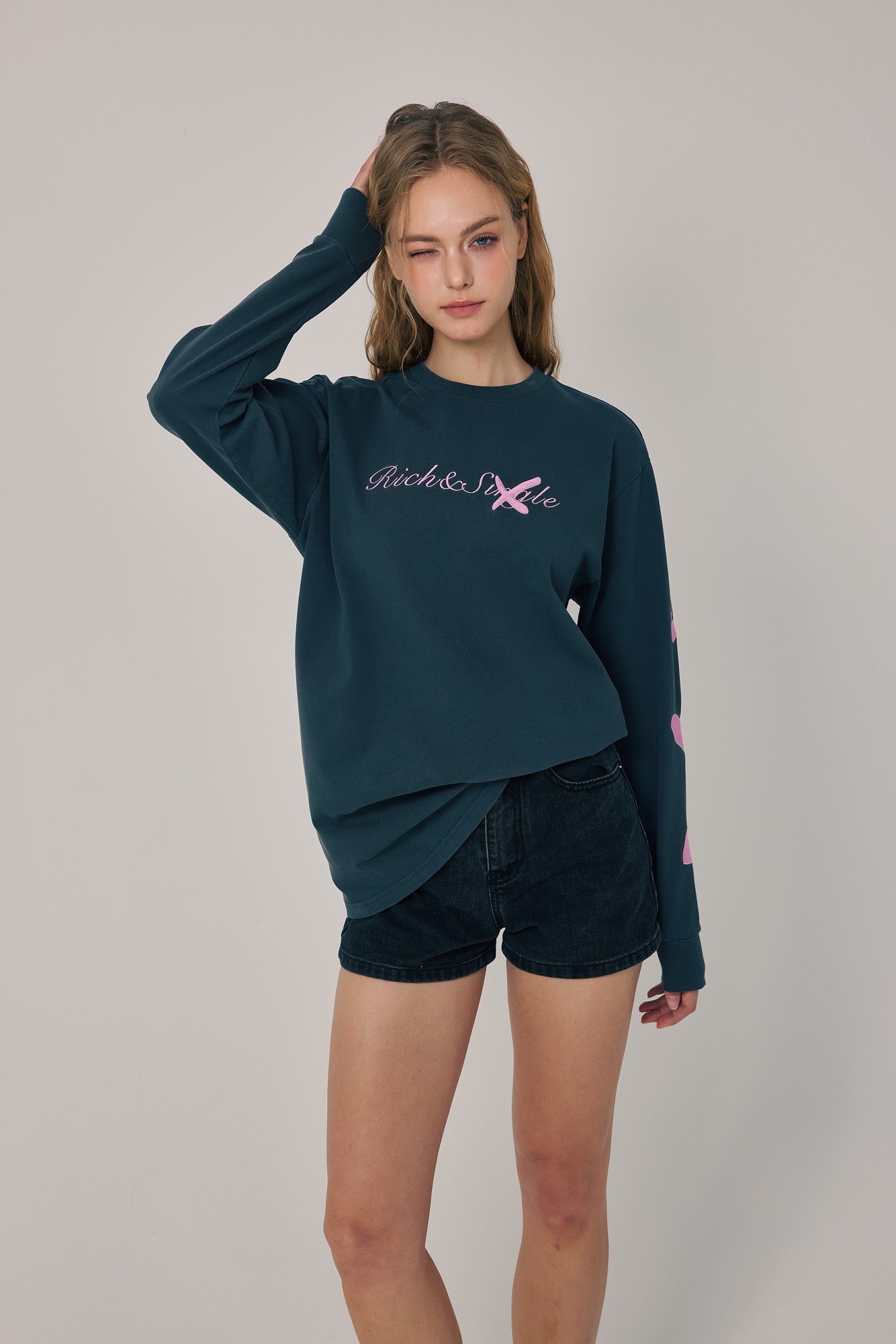 R&S Signature Chic Tee Black - MacroPanora