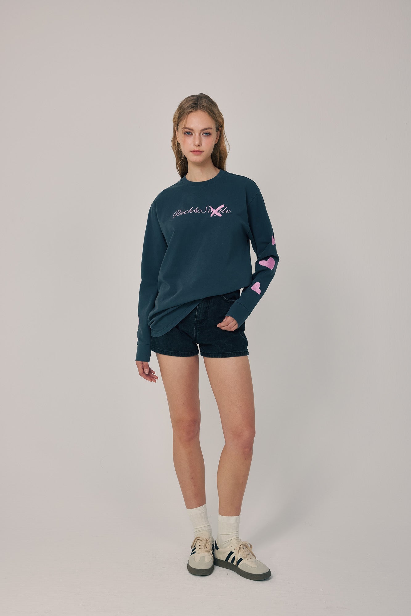 R&S Signature Chic Tee Black - MacroPanora