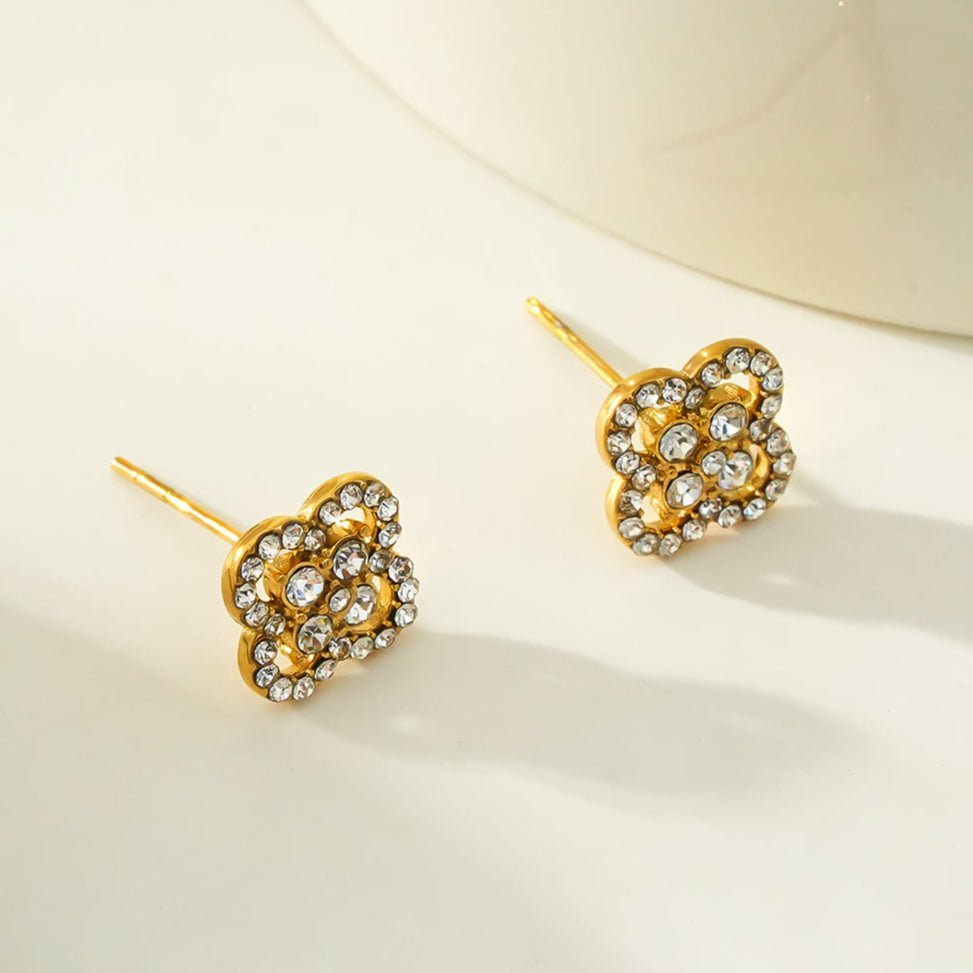 SANIBELL Gold: Clover Shaped Pavé Zirconia Stud Earrings - MacroPanora