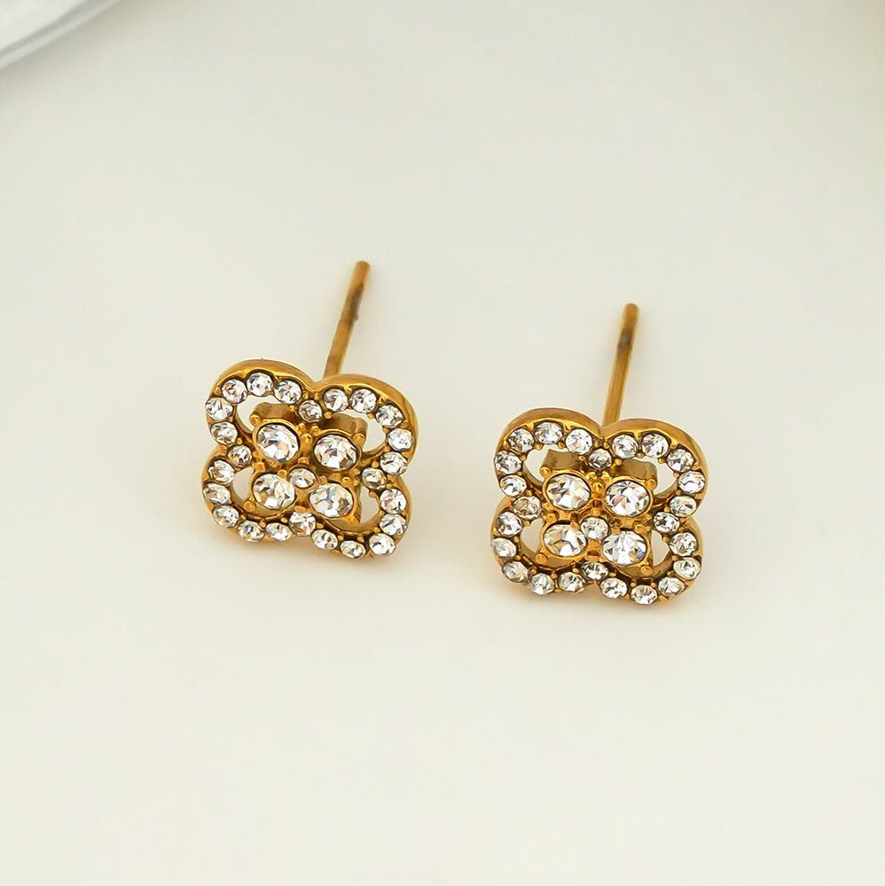 SANIBELL Gold: Clover Shaped Pavé Zirconia Stud Earrings - MacroPanora