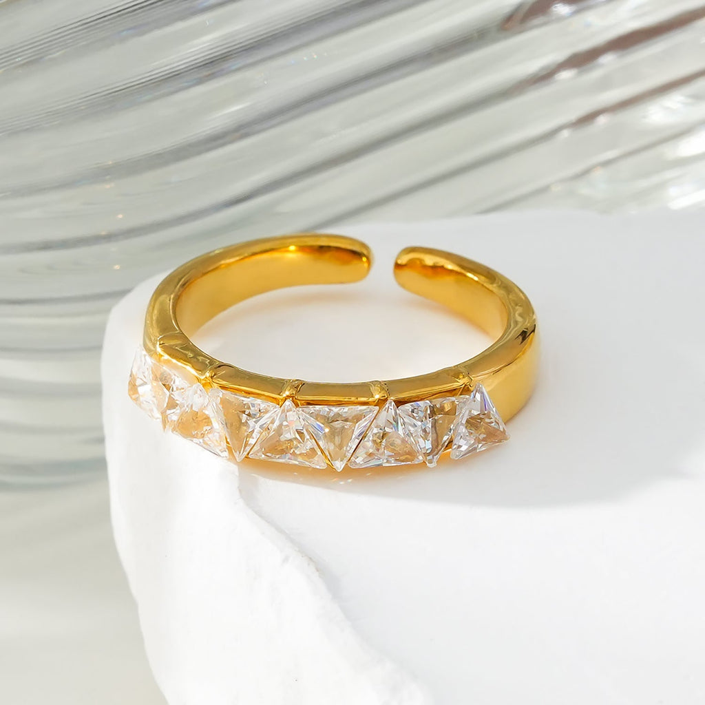 Style ALLY Gold: Zirconia Encased Row Ring - MacroPanora
