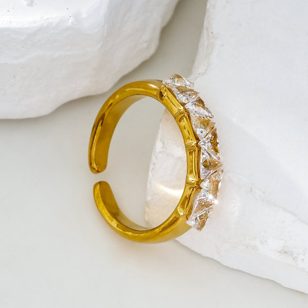 Style ALLY Gold: Zirconia Encased Row Ring - MacroPanora