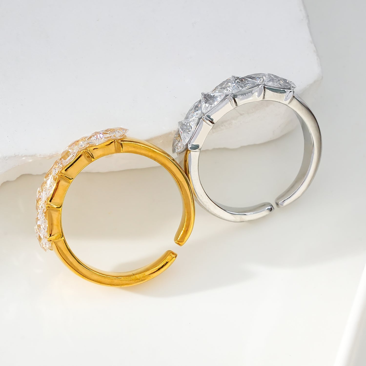 Style ALLY Gold: Zirconia Encased Row Ring - MacroPanora