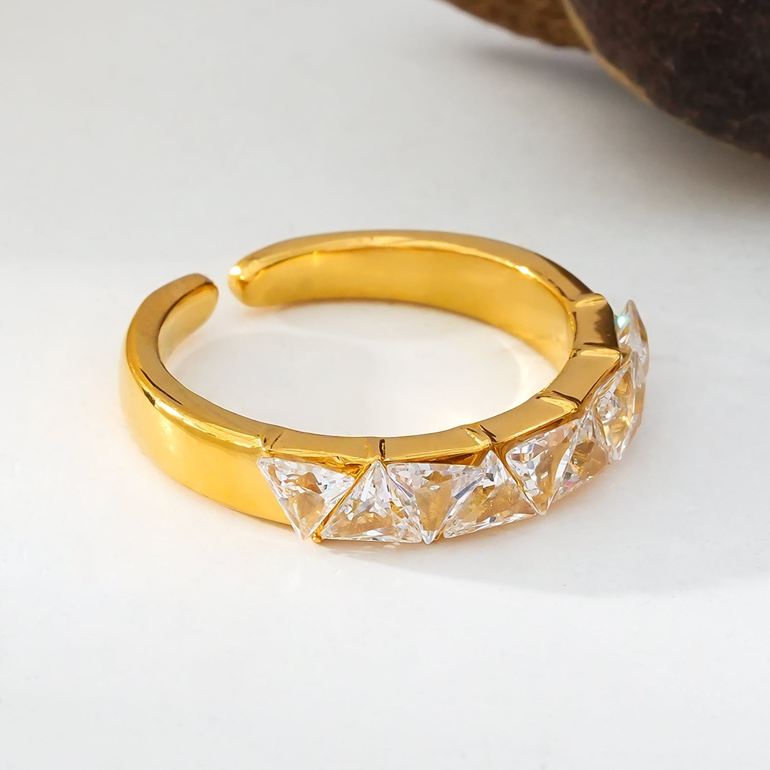Style ALLY Gold: Zirconia Encased Row Ring - MacroPanora