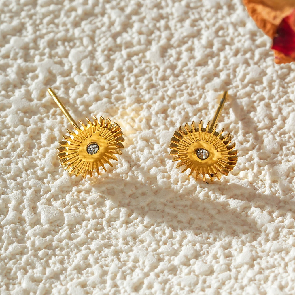 Style CAPITOLA: 'Night Star' Stud Earrings Gold - MacroPanora
