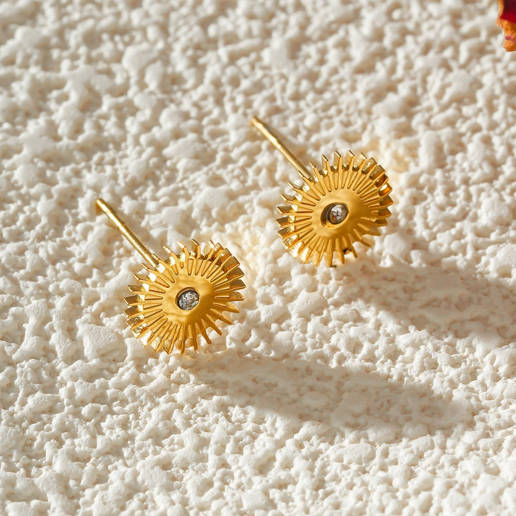 Style CAPITOLA: 'Night Star' Stud Earrings Gold - MacroPanora