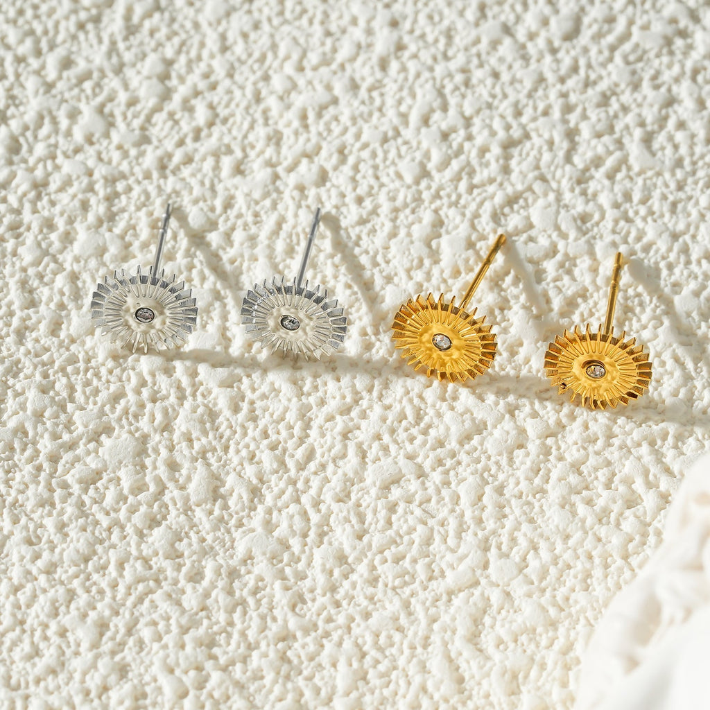 Style CAPITOLA: 'Night Star' Stud Earrings Gold - MacroPanora