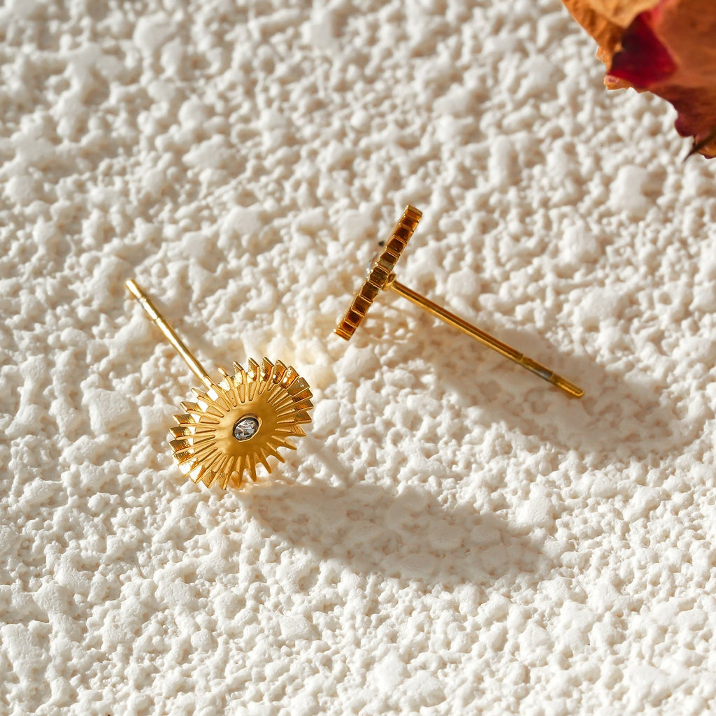 Style CAPITOLA: 'Night Star' Stud Earrings Gold - MacroPanora