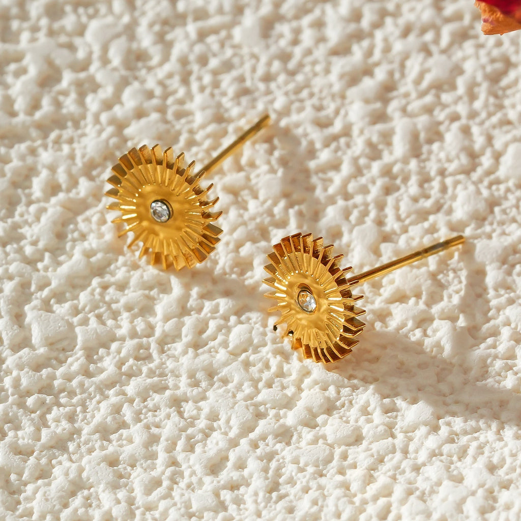 Style CAPITOLA: 'Night Star' Stud Earrings Gold - MacroPanora