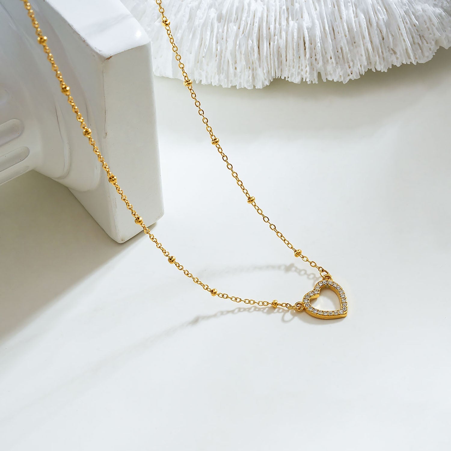Style CHERISH Gold: Beaded Chain Anchoring an Elegant Pavé Heart Charm Pendant - MacroPanora