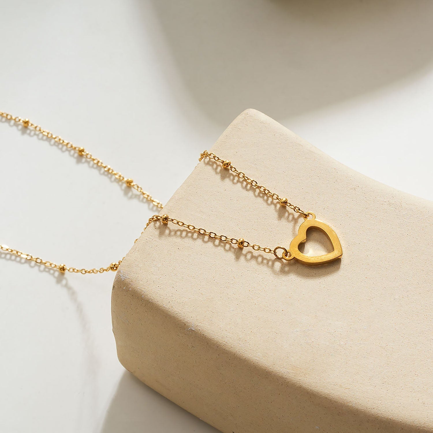 Style CHERISH Gold: Beaded Chain Anchoring an Elegant Pavé Heart Charm Pendant - MacroPanora