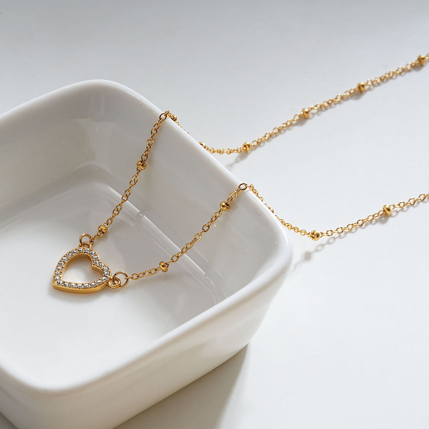 Style CHERISH Gold: Beaded Chain Anchoring an Elegant Pavé Heart Charm Pendant - MacroPanora