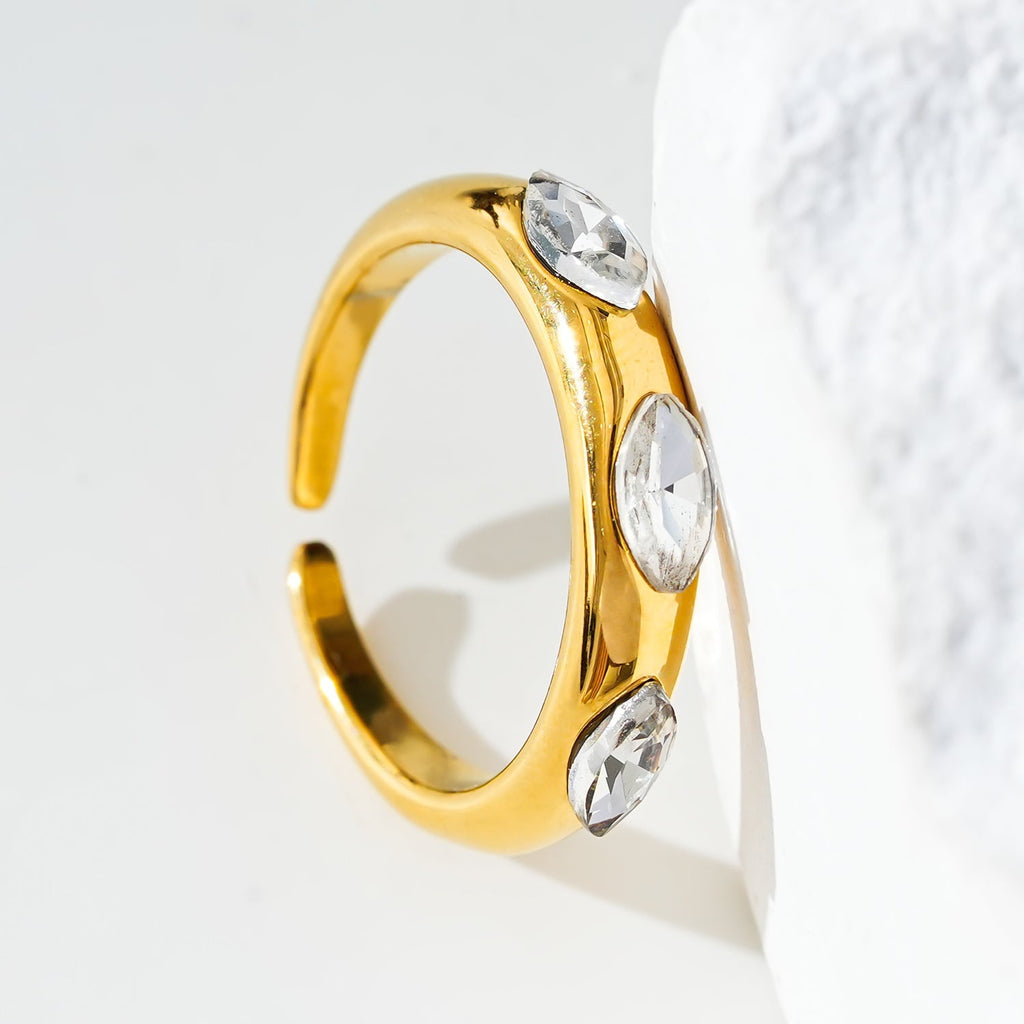 Style ELENITA: Modernist Inspired Band Ring with Triple Zirconia Gemstones - MacroPanora