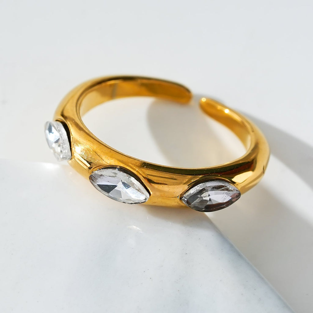 Style ELENITA: Modernist Inspired Band Ring with Triple Zirconia Gemstones - MacroPanora