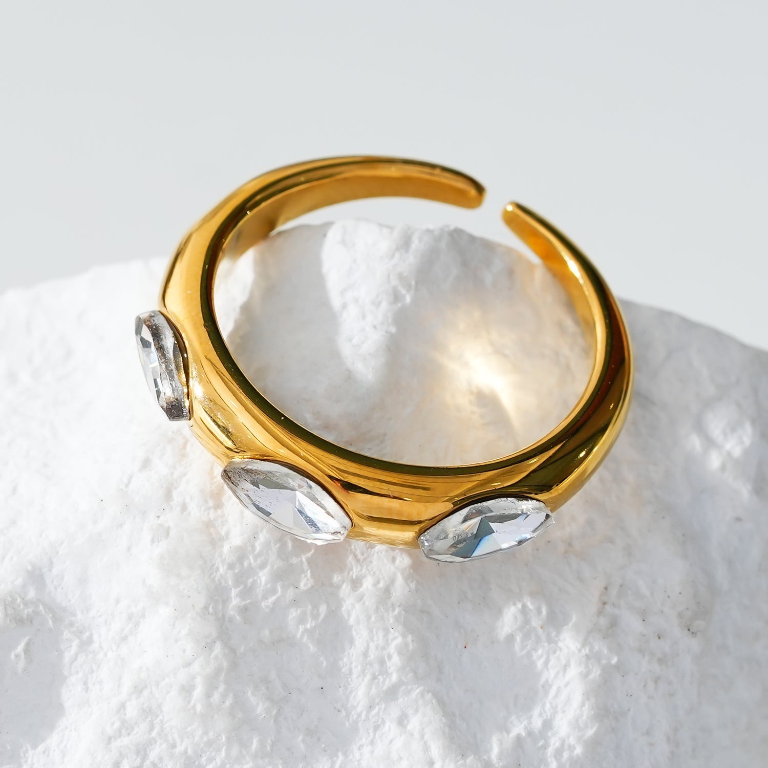 Style ELENITA: Modernist Inspired Band Ring with Triple Zirconia Gemstones - MacroPanora