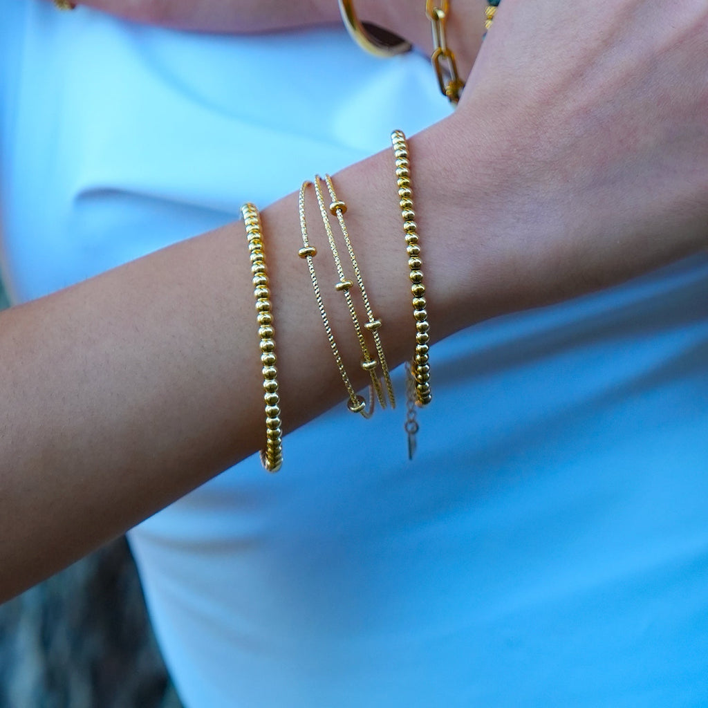 Style FARZIKA Gold: Triple Stacked Textured Beaded Bracelet - MacroPanora