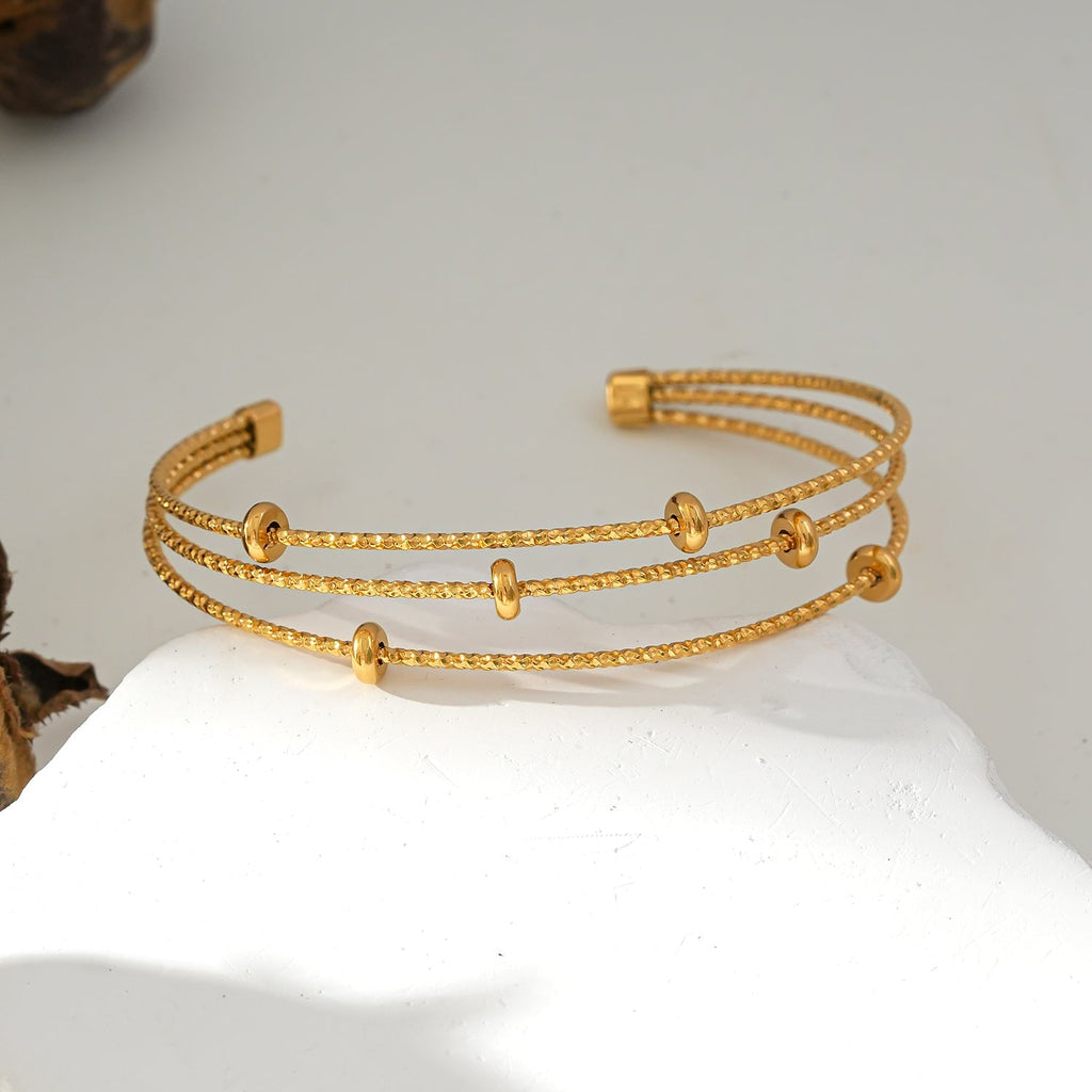 Style FARZIKA Gold: Triple Stacked Textured Beaded Bracelet - MacroPanora