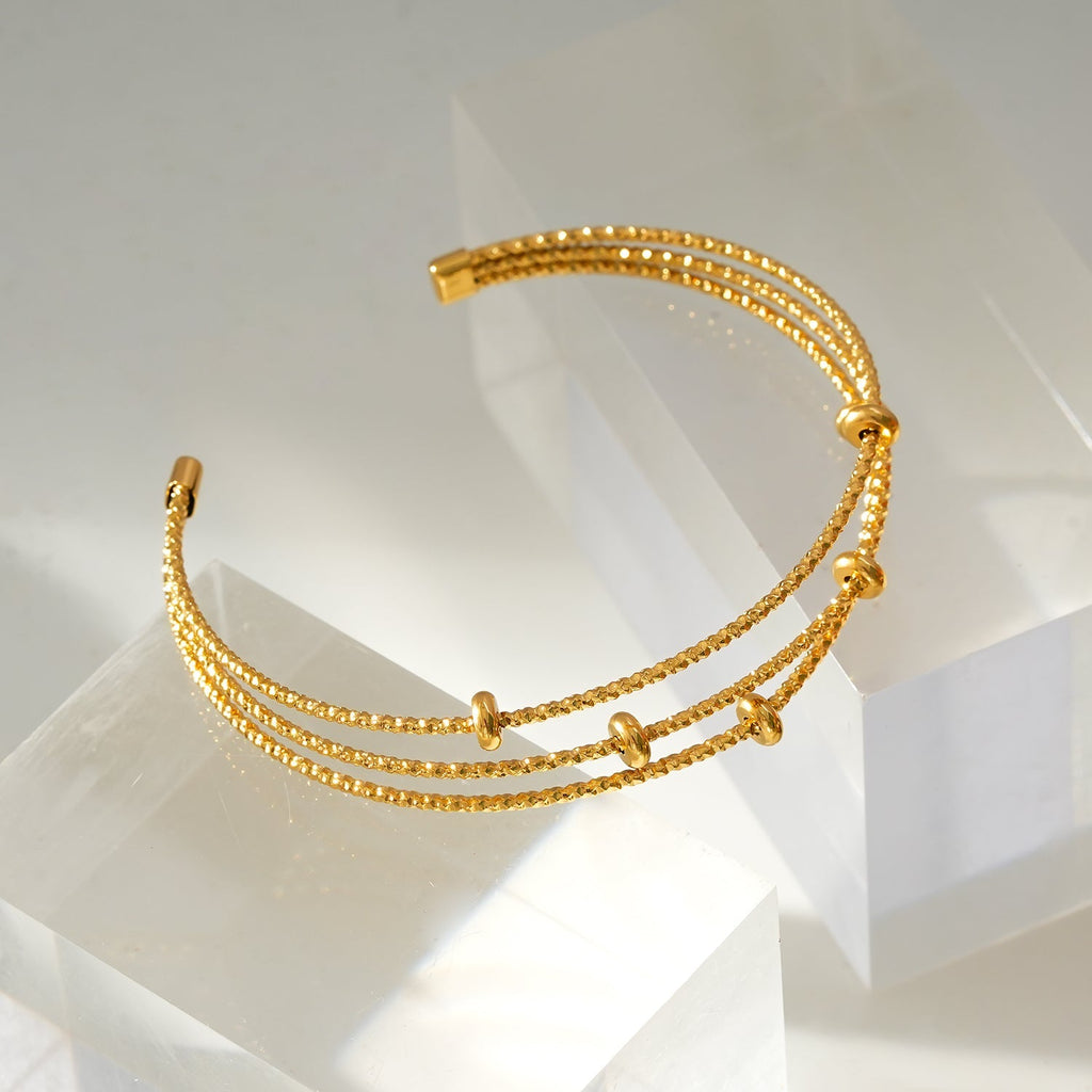 Style FARZIKA Gold: Triple Stacked Textured Beaded Bracelet - MacroPanora