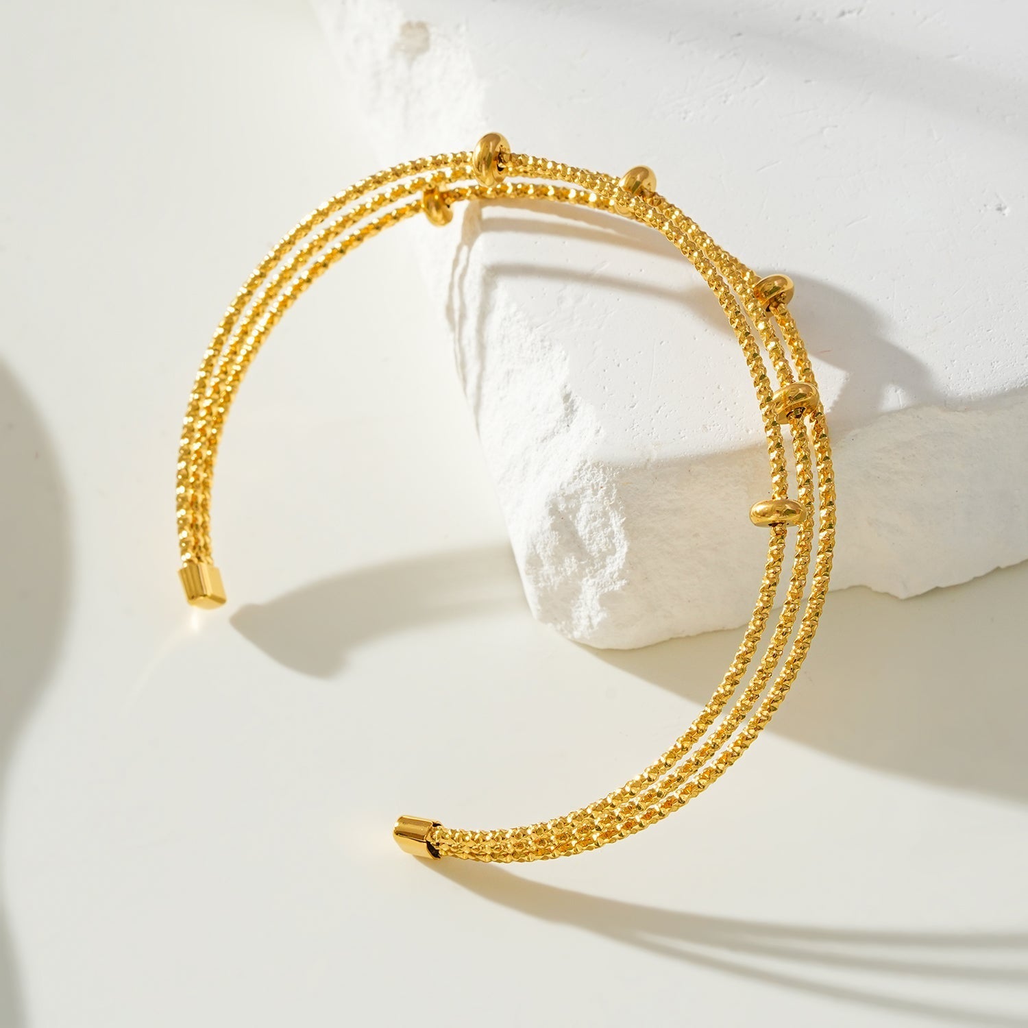 Style FARZIKA Gold: Triple Stacked Textured Beaded Bracelet - MacroPanora